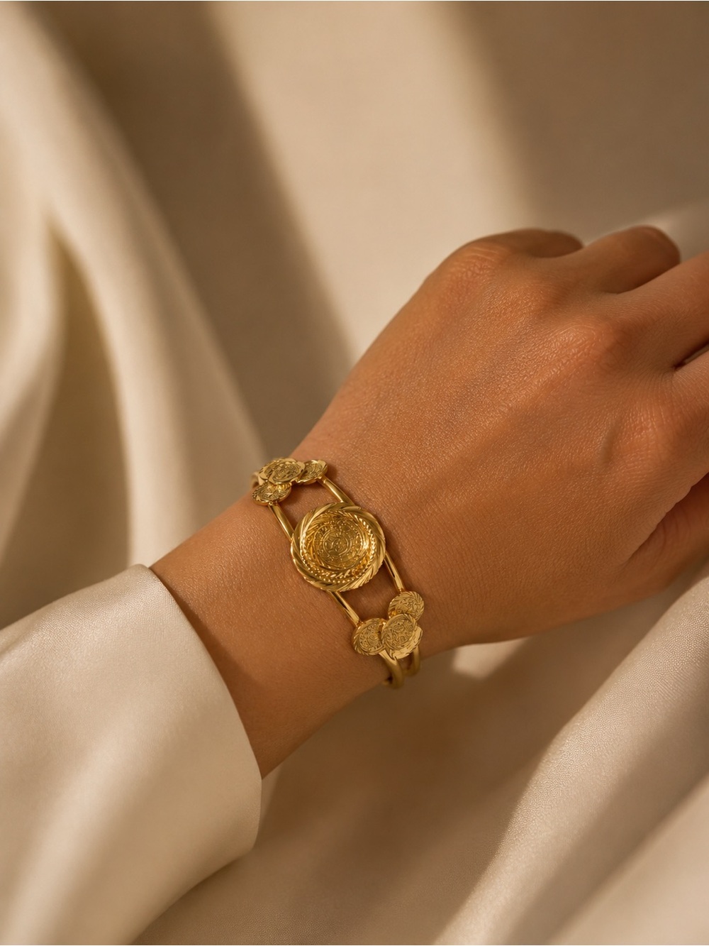 Gold tone - Costume Jewelry- Bracelet